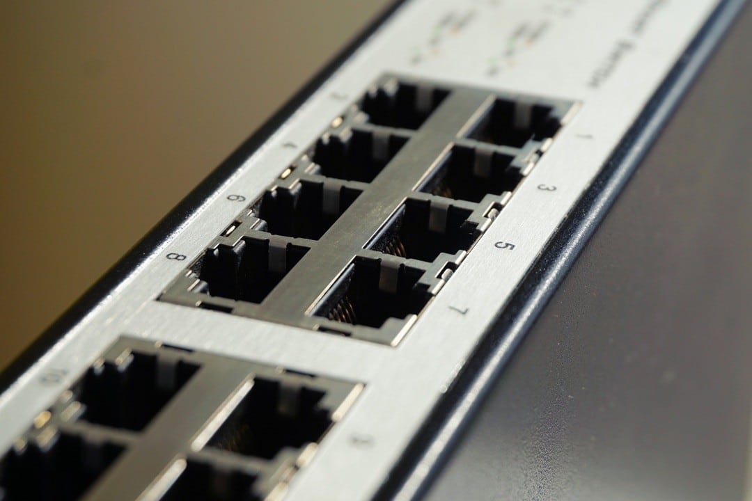 Format ramki Ethernet – krótka historia w trzech odsłonach — oryginalna okładka
