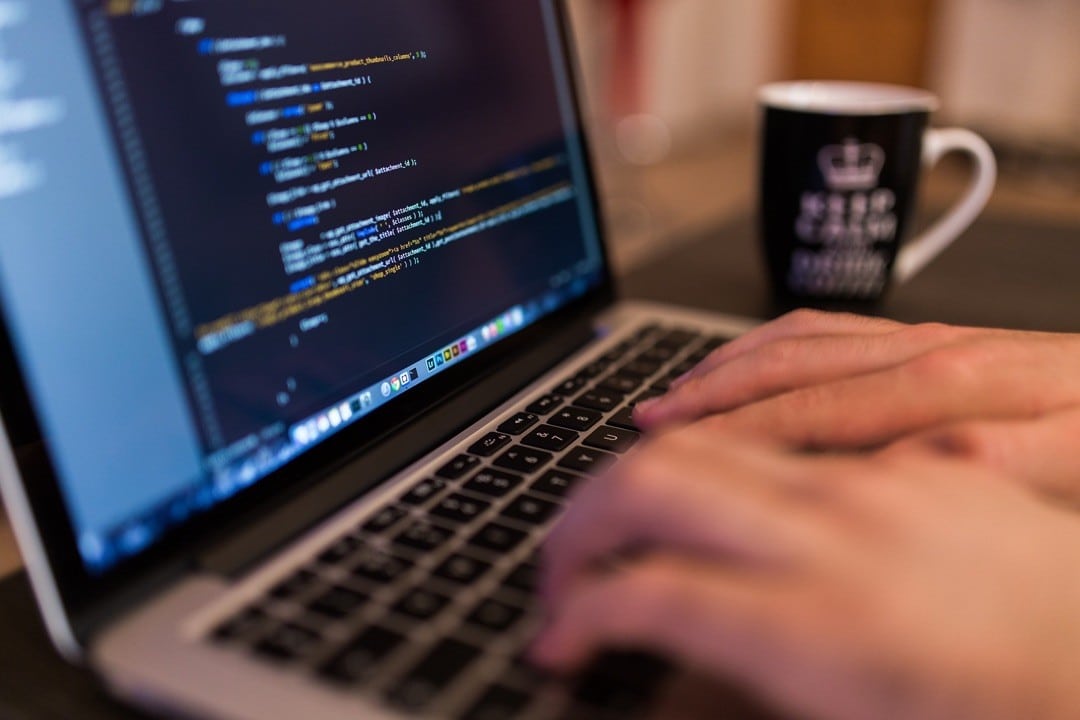 Pierwsze kroki w automatyzacji sieci – Python i pexpect() — oryginalna okładka